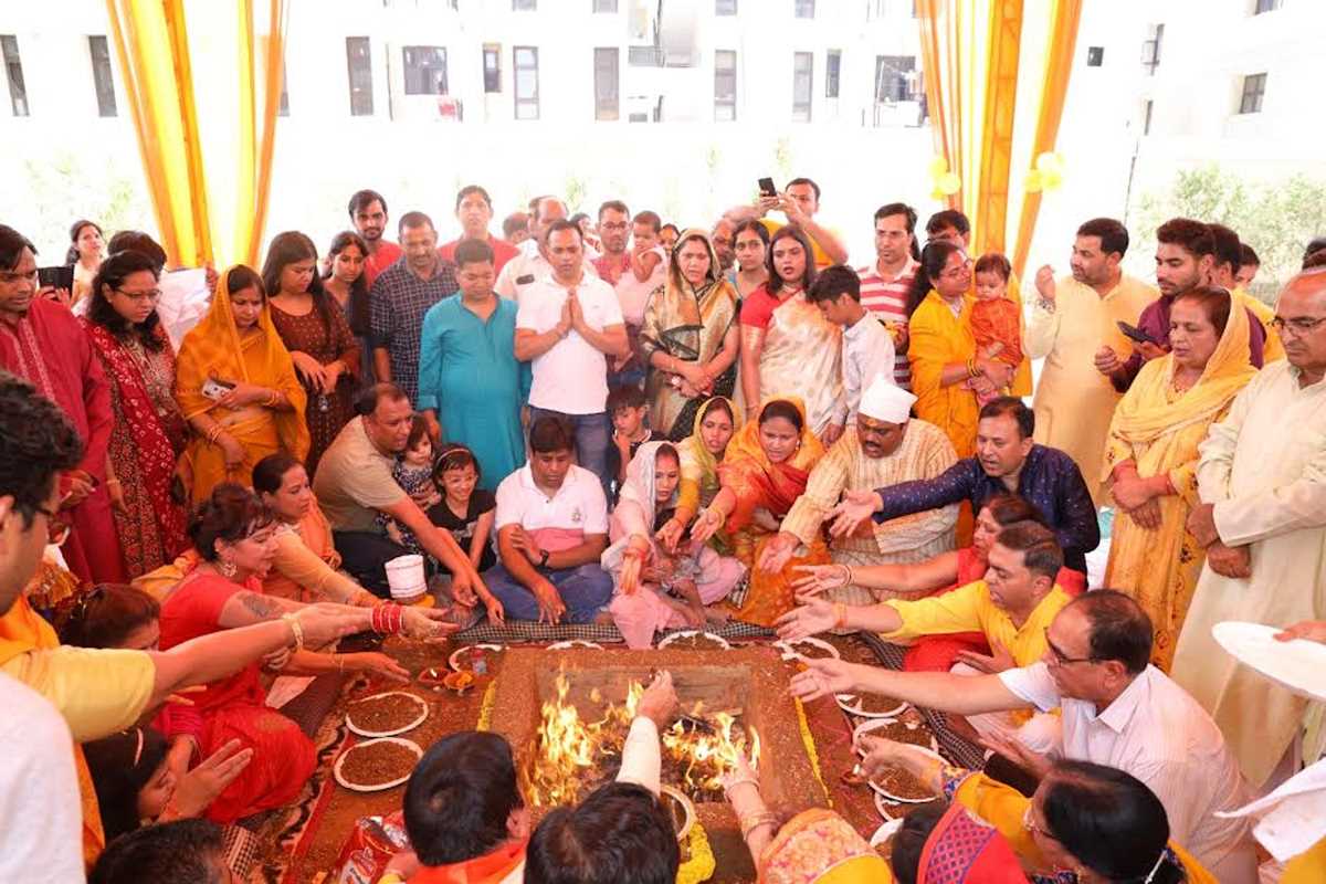 हवन पूजन के साथ शिव मंदिर की स्थापना, निकाली गई रथ यात्रा